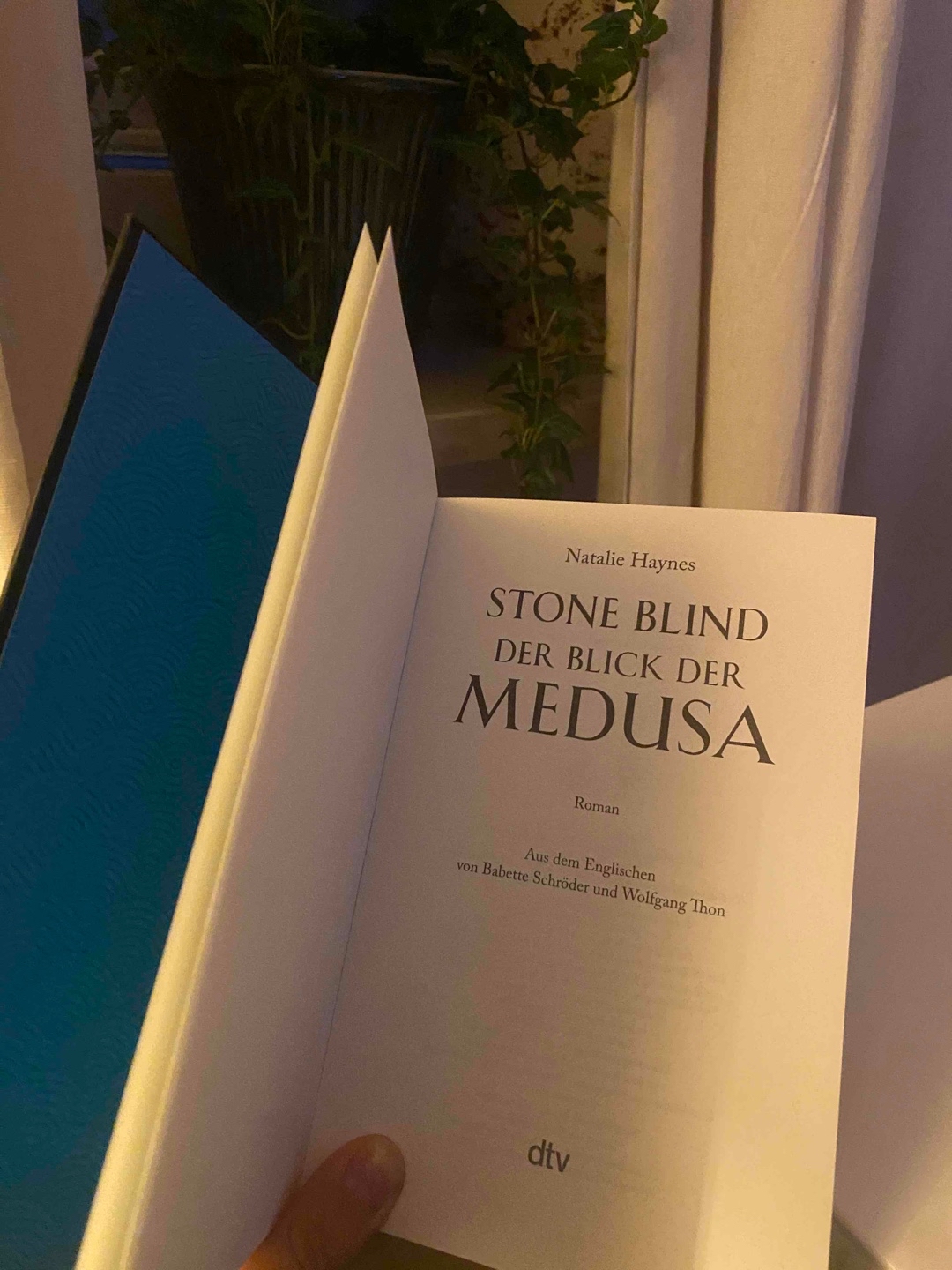 Für alle die griechische Mythologie lieben: die Geschichte von Medusa.
Super spannend und toll geschrieben 🐍📚