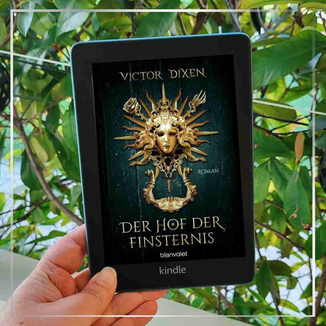 Ich bin begeistert! Ich habe schon vor 20 Jahren wahnsinnig gerne Vampirromane gelesen und freue mich total, dass dieses Genre gerade eine kleine Renaissance erlebt.
Ich hatte voher schon gehört, dass "Hof der Finsternis" kein klassisches Academy-Klischee-Jugendbuch ist (sonst hätte ich mich gar nicht rangewagt) und tatsächlich geht es richtig zur Sache!
Die Geschichte hat viele brutale und teils sogar abstoßende Momente. Die Hauptprotagonistin zieht ihr Ding durch, ohne Rücksicht auf Verluste. Die ganze Welt ist düster und hoffnungslos. Es gibt keine Love Story und jedesmal, wenn man denkt, man weiß, in welche Richtung es geht, kommt eine Wendung, die alles wieder über den Haufen wirft.
Ich habe es geliebt und werde definitiv weiterlesen!! 🥰