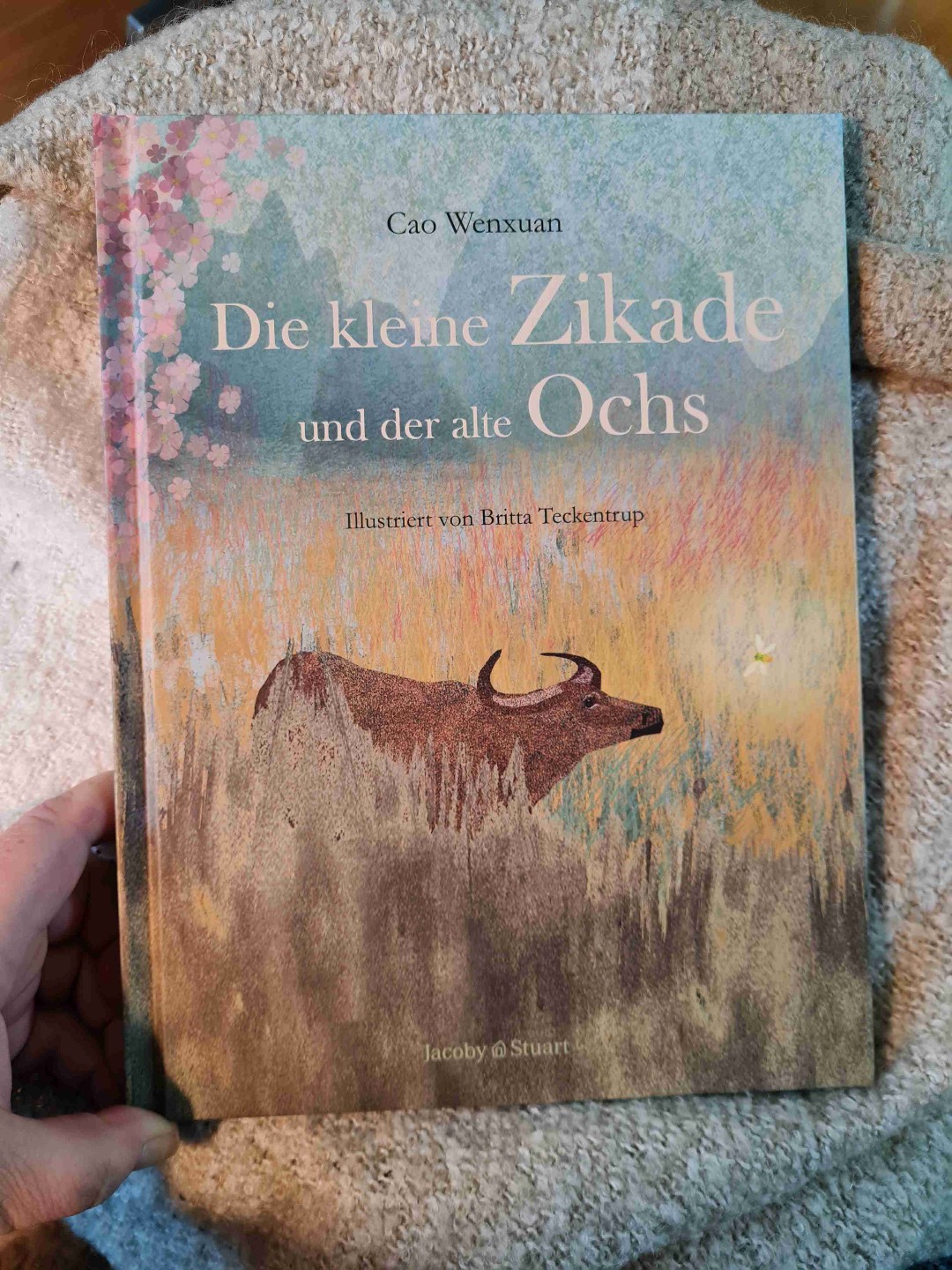 Wundervoll illustriert und achtsam erzählt. Über den Kreis des Lebens und Freundschaft, die Oberflächlichkeiten auslässt.