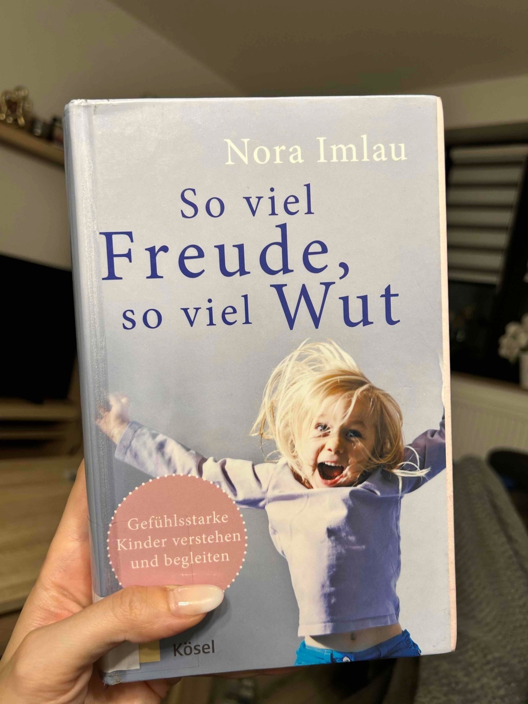 Tolles Buch, welches tolle Tips und Herangehensweisen bereit hält, auch wenn das eigene Kind kein gefühlsstarkes Kind ist.
