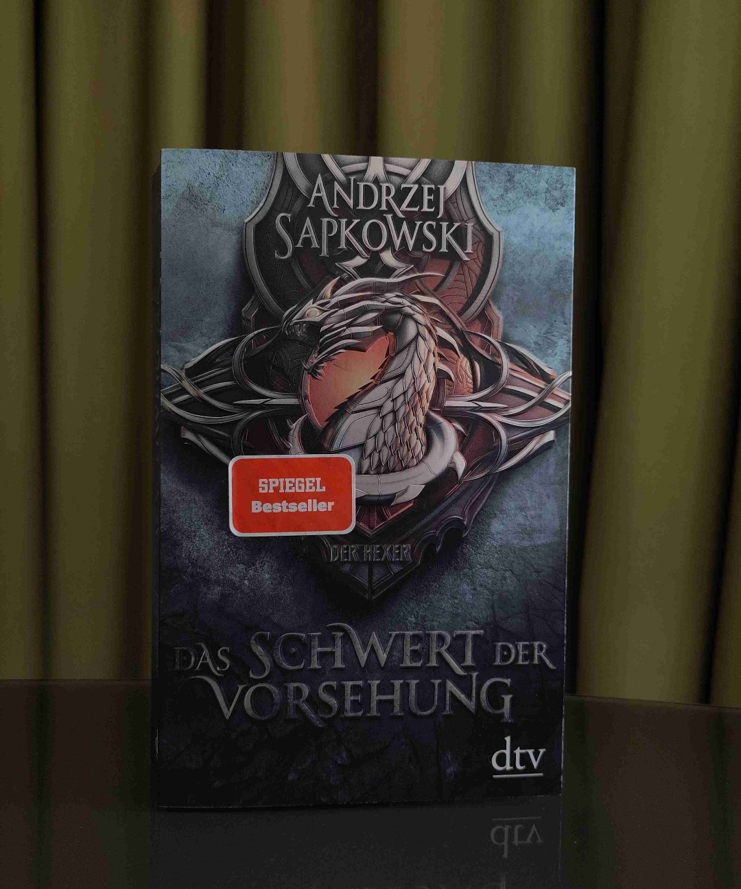 "Das Schwert der Vorsehung hat zwei Schneiden. Die eine bist du. Und was ist die andere, Weißer Wolf?" 🐺⚔️