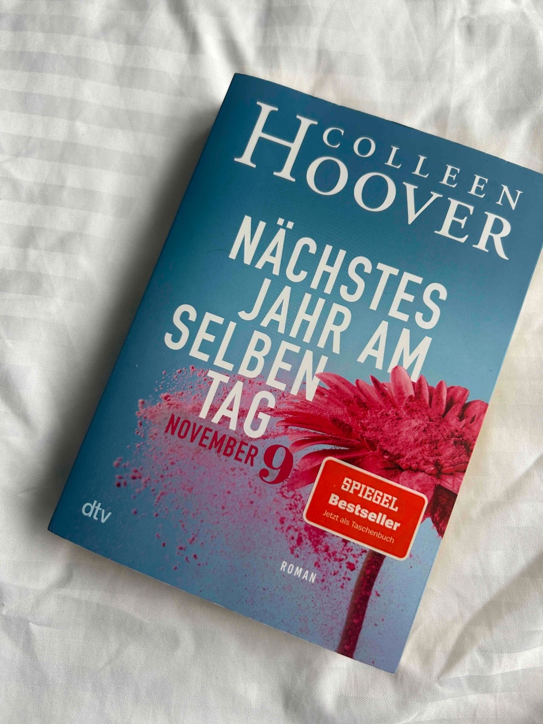 Einfach nur wow! Am Anfang war es nicht besonders spannend, doch ab der Hälfte hat es mich gefesselt. Ein unglaublicher Plot twist. Taschentücher muss man auf jeden Fall schon bei sich haben. Die Geschichte von Fallon und Ben ist einfach nur atemberaubend.
Lohnt sich definitiv
⭐️⭐️⭐️⭐️⭐️