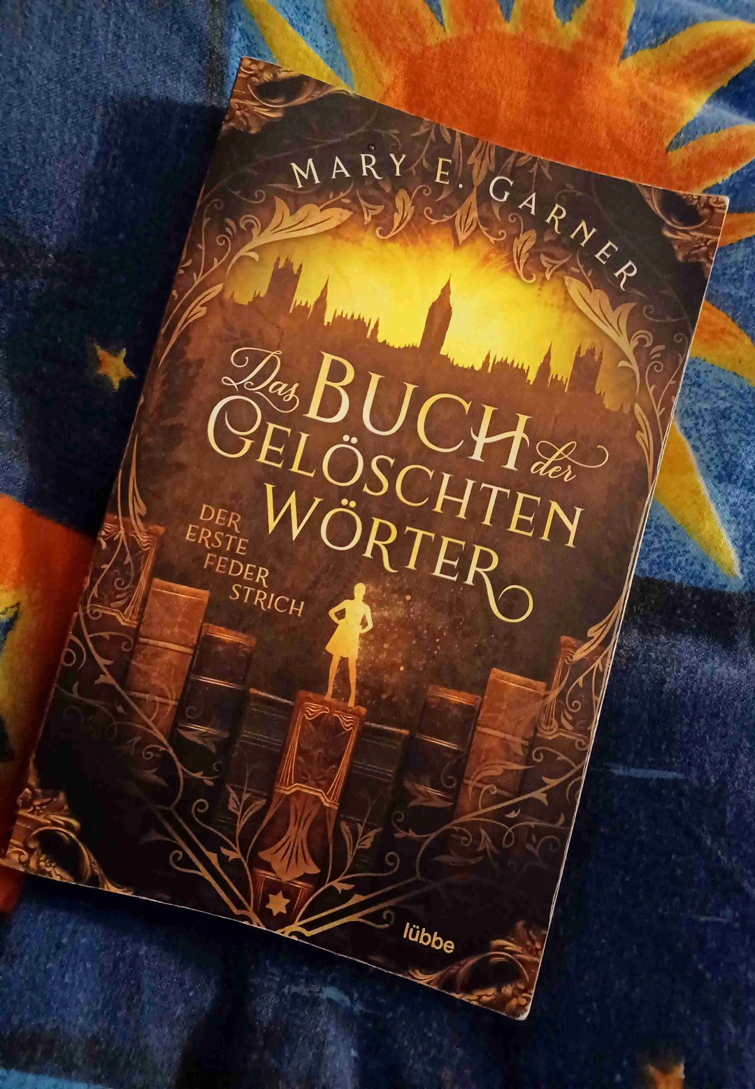 "A portal to the magical
world of books 📚"
"A secret alliance of people and novel characters"
"A heroine with a powerful talent"
