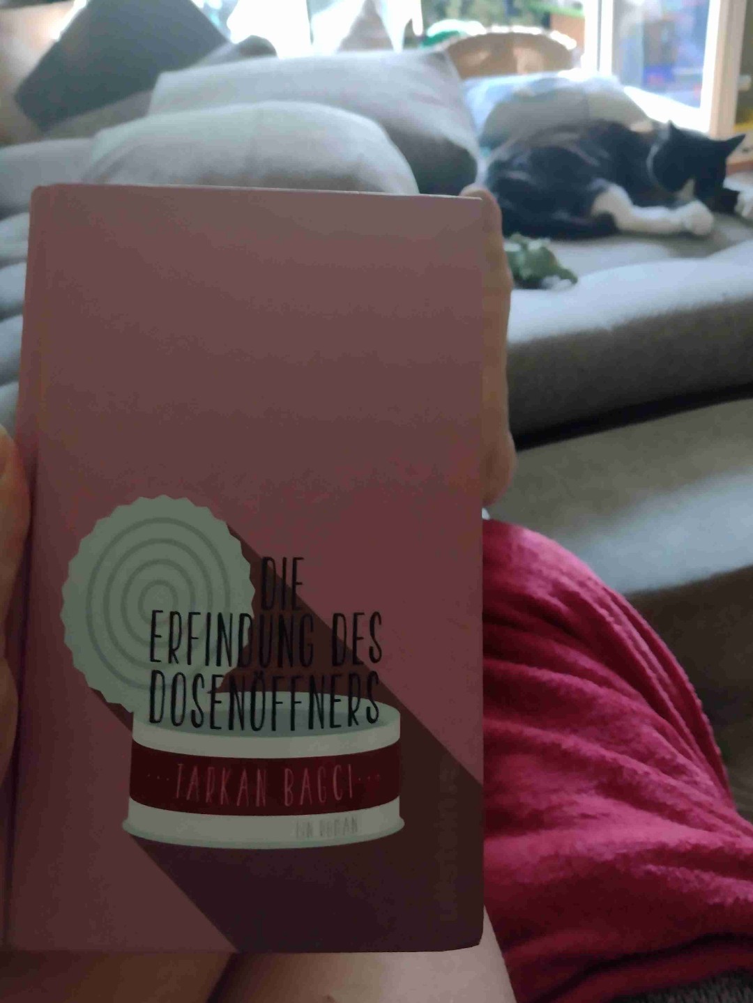 Hat Spaß gemacht zu lesen, ein bisschen spannend war es auch. Als Fan von Tarkan Bagcis und Christian Hubers Podcasts "gefühlte Fakten" natürlich ein Muss