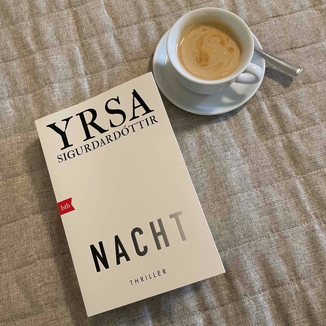 Das Buch beginnt relativ ruhig. Aber dann wird es zu einem absolut spannenden Page-Turner!