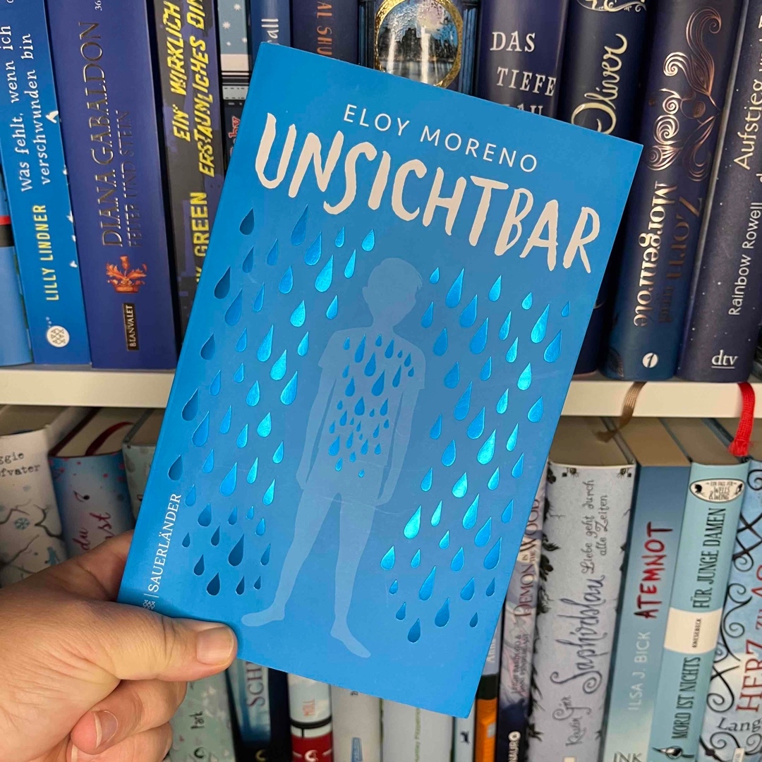 
erschütternd und unheimlich wichtig
In "Unsichtbar" hält uns Eloy Moreno alle Seiten von Mobbing vor. Der Roman ist aufwühlend, geht unter die Haut und ist ein Aufruf. Ein Aufruf hinzuschauen und zu handeln, denn niemand ist unsichtbar.
Lest dieses Buch!