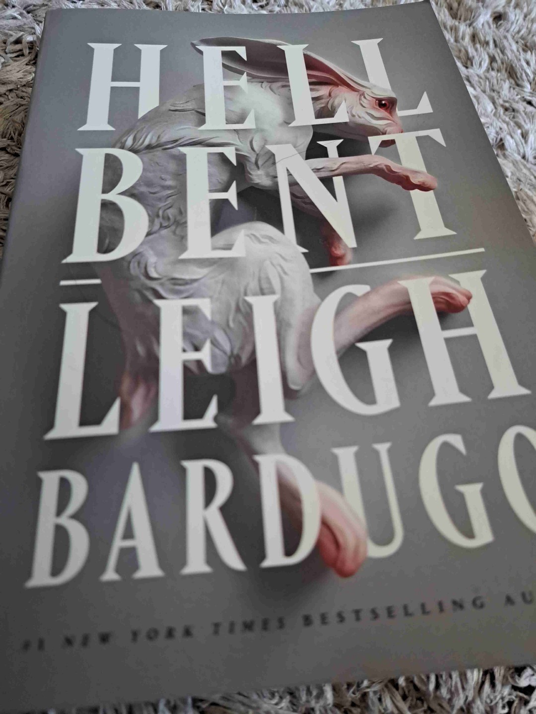 Eine super Fortsetzung! Leigh Bardugo weiß einfach, wie man ein gutes Buch schreibt!