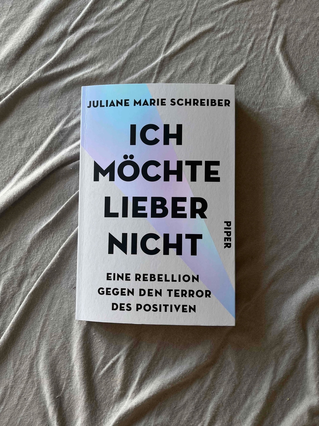 Schreiber zeigt uns die harte Realität der Dinge und macht deutlich, warum ständige Positivität und Optimismus nicht den gewünschten Effekt haben.
