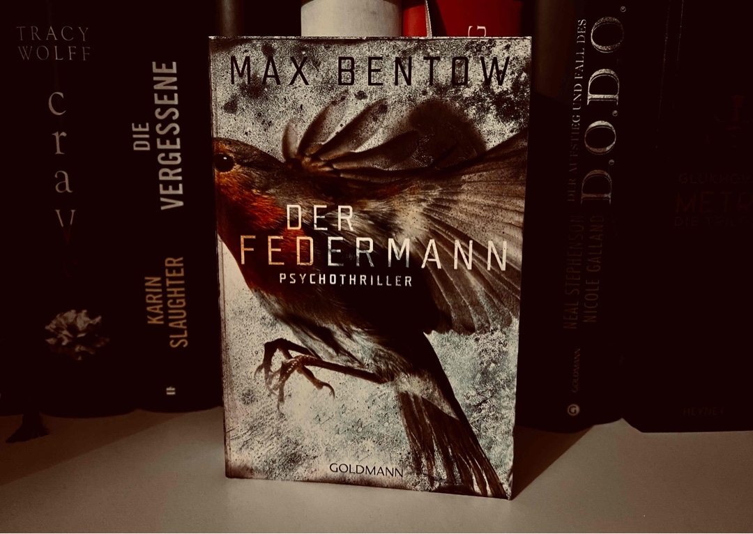 *R E Z E N S I O N*
„Der Federmann“ von @maxbentow
<<Gleich seit ihr dran! Heute kommt der Federmann!>>