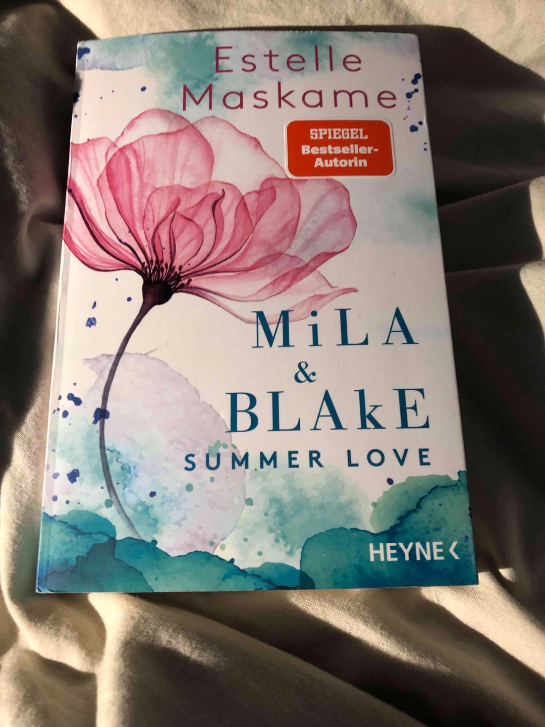 Ja es ist eigentlich ein Sommer Buch aber man kann es auch im Herbst lesen￼❤️