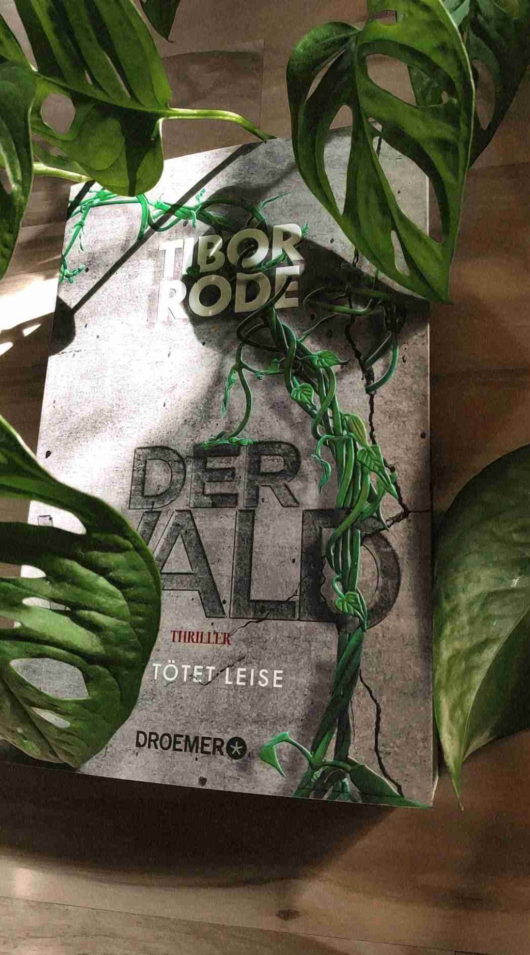 Wenn man sich für Pflanzen und Dystopien interessiert, ist es definitiv wert mal reinzulesen.