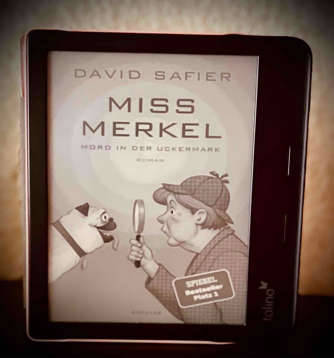 Miss Merkel und Mister Puffel ermitteln