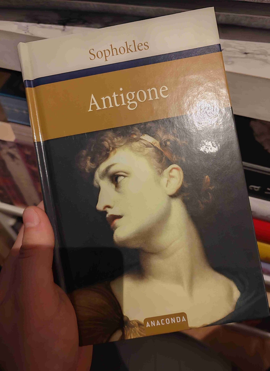 Was soll ich sagen? Hätte ich es nicht fürs Abendgymnasium lesen müssen, hätte ich es gar nicht gelesen. Ich merke immer mehr, wie mir die Klassiker einfach nicht liegen 🤔 ist einfach nicht meins. Die Art, wie es geschrieben ist, finde ich persönlich sehr anstrengend zu lesen. Das einzig gute für mich ist, dass es nur 78 Seiten hat.