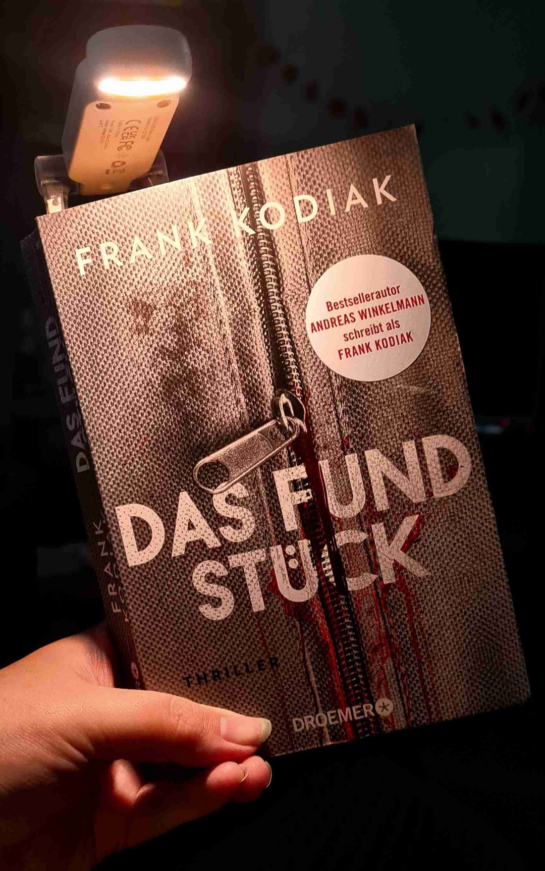 Spannend, tlw. etwas ziehend in der Mitte, abruptes Ende