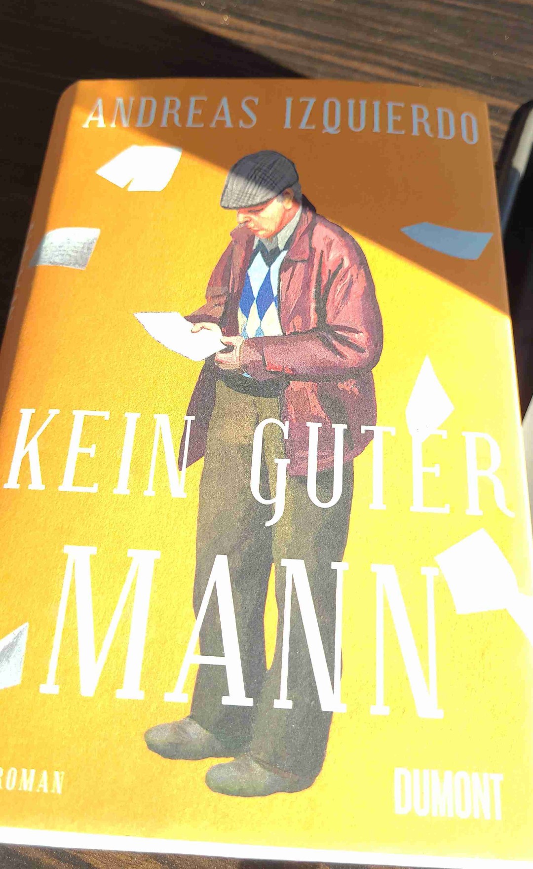 Wer "Ein Mann namens Ove" mochte, wird sich auch mit dieser Geschichte anfreunden. 
Mit Walter begleiten wir einen Mann der alten Schule. Darin armen aber liebevollen Verhältnissen aufgewachsen ist. Einen Weg beschreitet, den er niemals erwartet hätte und schließlich als Postbote endet.

Ich hätte dem Buch fast 5 Sterne 🌟 geben können, abbricht will ehrlich sein. Das Ende war der ausschlaggebende Grund für 0,5 Abzug. 