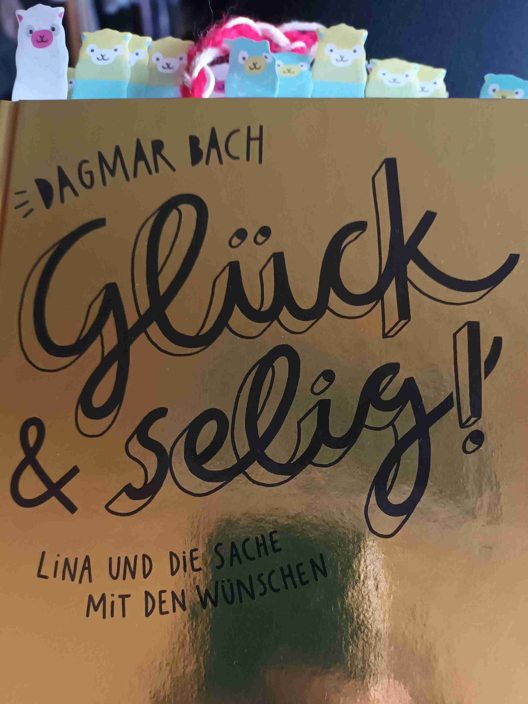 Ich habe dieses Buch so sehr geliebt und bin umso trauriger das die Reihe jetzt vorbei ist.
