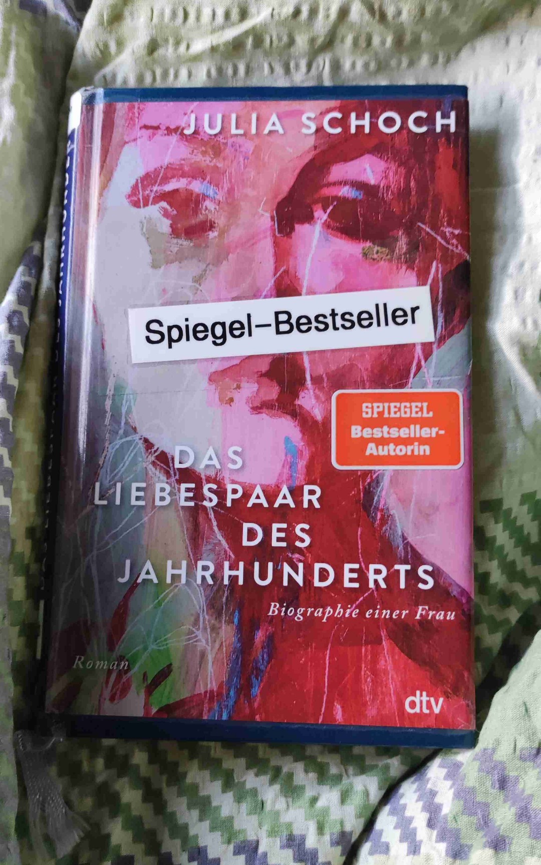 "Sollte ich jemals ein richtiges Buch schreiben, könnte es nur eins über dich sein. Worüber in aller Welt hätte ich sonst schreiben sollen?" (S.80)