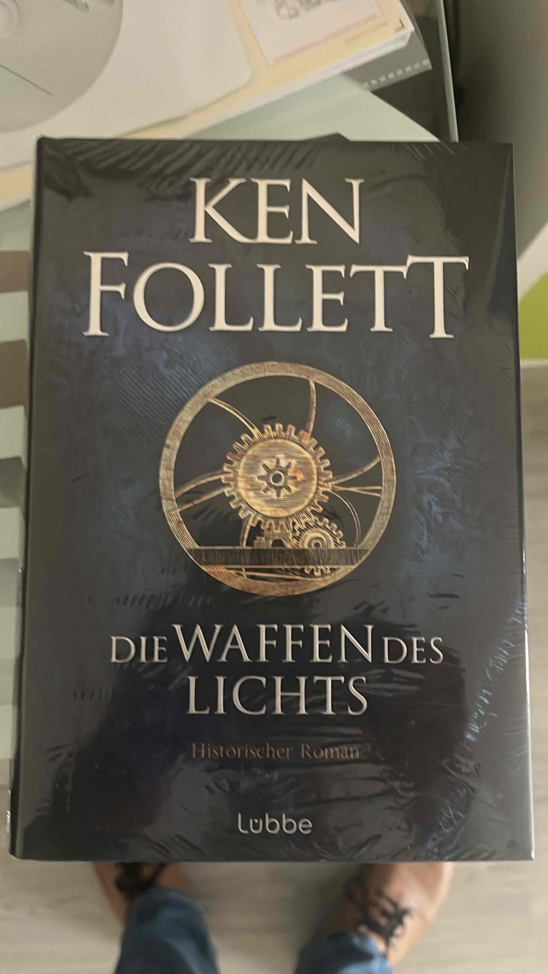 Ein routinemäßiger, gewohnter  Ken Follet Roman. Flüssig zu lesen aber ohne großen Überraschungen….