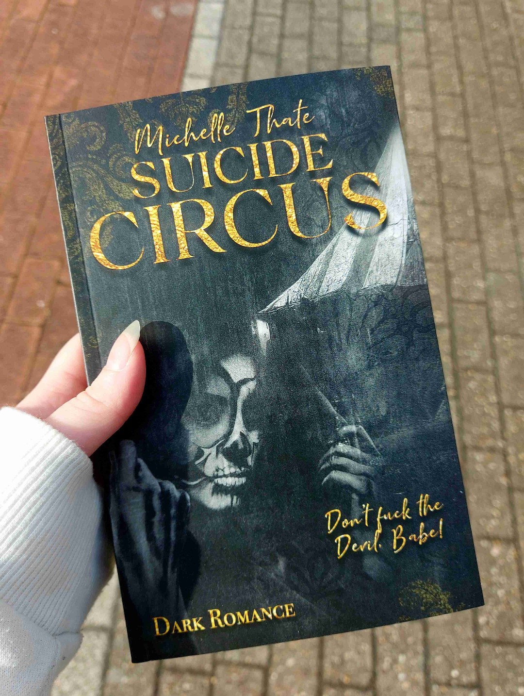 Welcome to the Circus Babe! 🖤💫