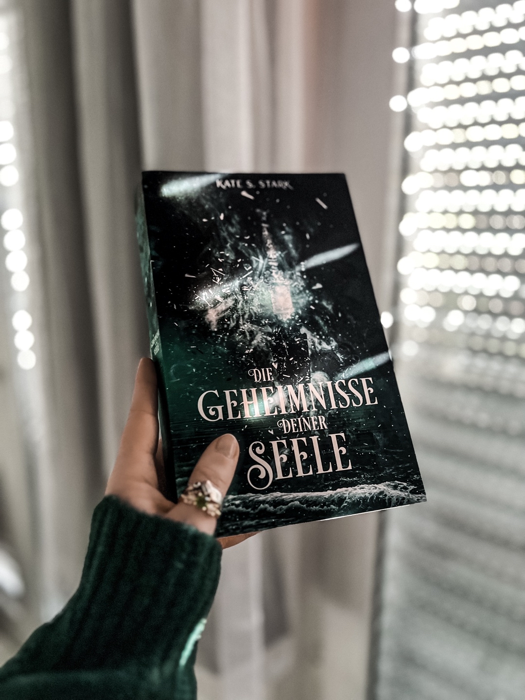 „Der Tod ist nie das Ende, wie so viele sterbliche auf der Erde und all den anderen Planeten glauben… er ist die Tür zu etwas
neuem, zu neuen Abenteuern, aber auch
Gefahren.“ ✨