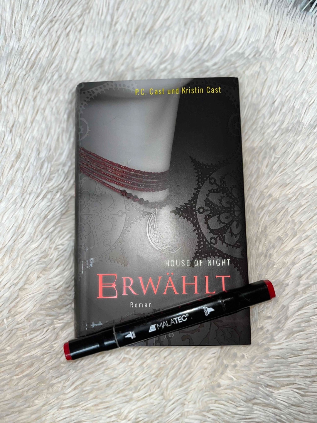 𝐑𝐞𝐦𝐞𝐦𝐛𝐞𝐫, 𝐝𝐚𝐫𝐤𝐧𝐞𝐬𝐬 𝐝𝐨𝐞𝐬 𝐧𝐨𝐭 𝐚𝐥𝐰𝐚𝐲𝐬 𝐞𝐪𝐮𝐚𝐭𝐞 𝐭𝐨 𝐞𝐯𝐢𝐥, 𝐣𝐮𝐬𝐭 𝐚𝐬 𝐥𝐢𝐠𝐡𝐭 𝐝𝐨𝐞𝐬 𝐧𝐨𝐭 𝐚𝐥𝐰𝐚𝐲𝐬 𝐛𝐫𝐢𝐧𝐠 𝐠𝐨𝐨𝐝🌙 -𝐏. 𝐂. 𝐂𝐚𝐬𝐭