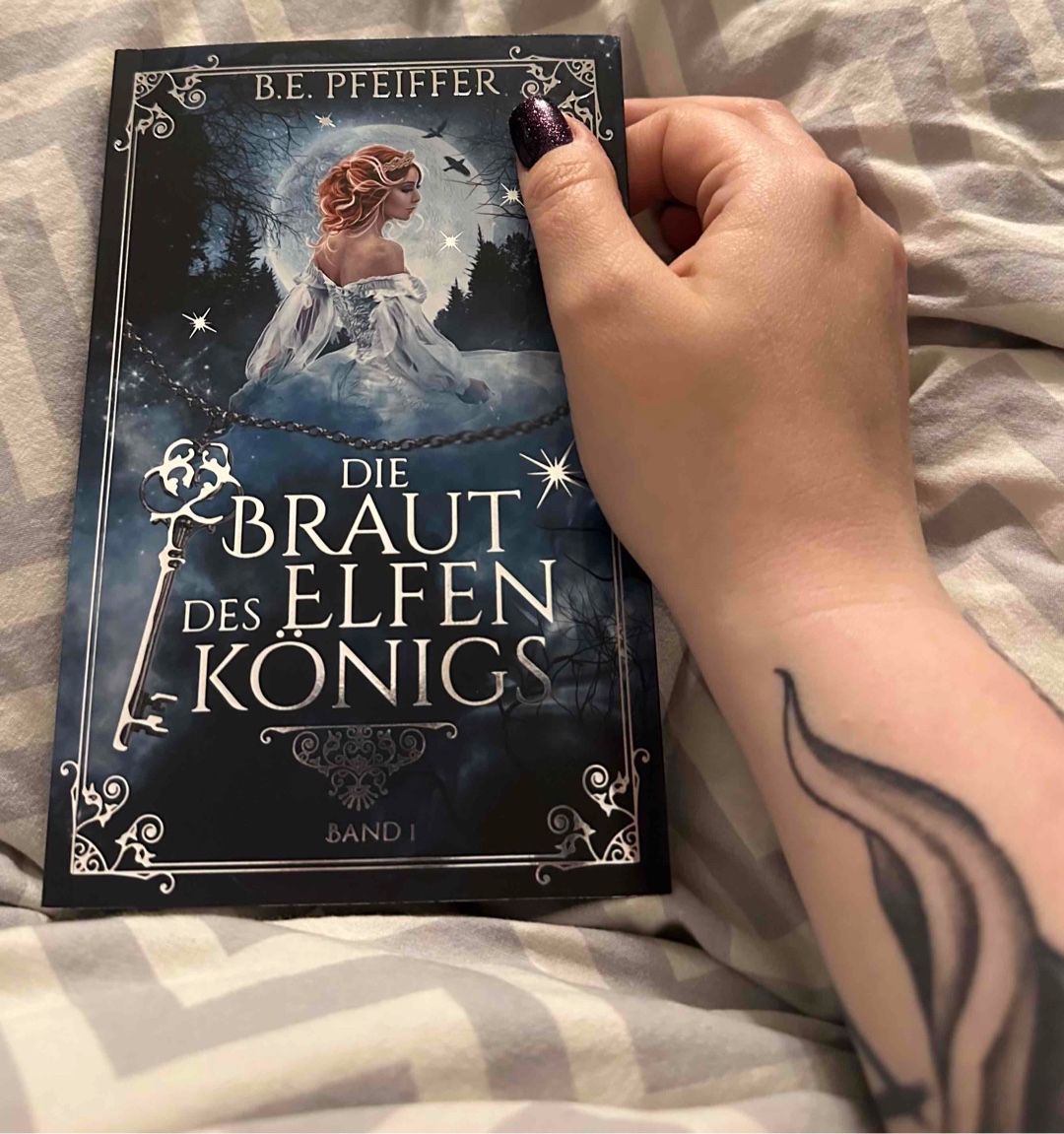 Ok wow. Es ist so spannend, ich liebe Talon und ich muss wissen wie es weitergeht. Zum Glück habe ich Band 2 hier 🤪