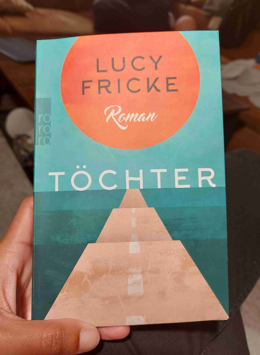 Wer noch keine Midlife-Crisis hat, wünscht sich nach diesem Buch eine...