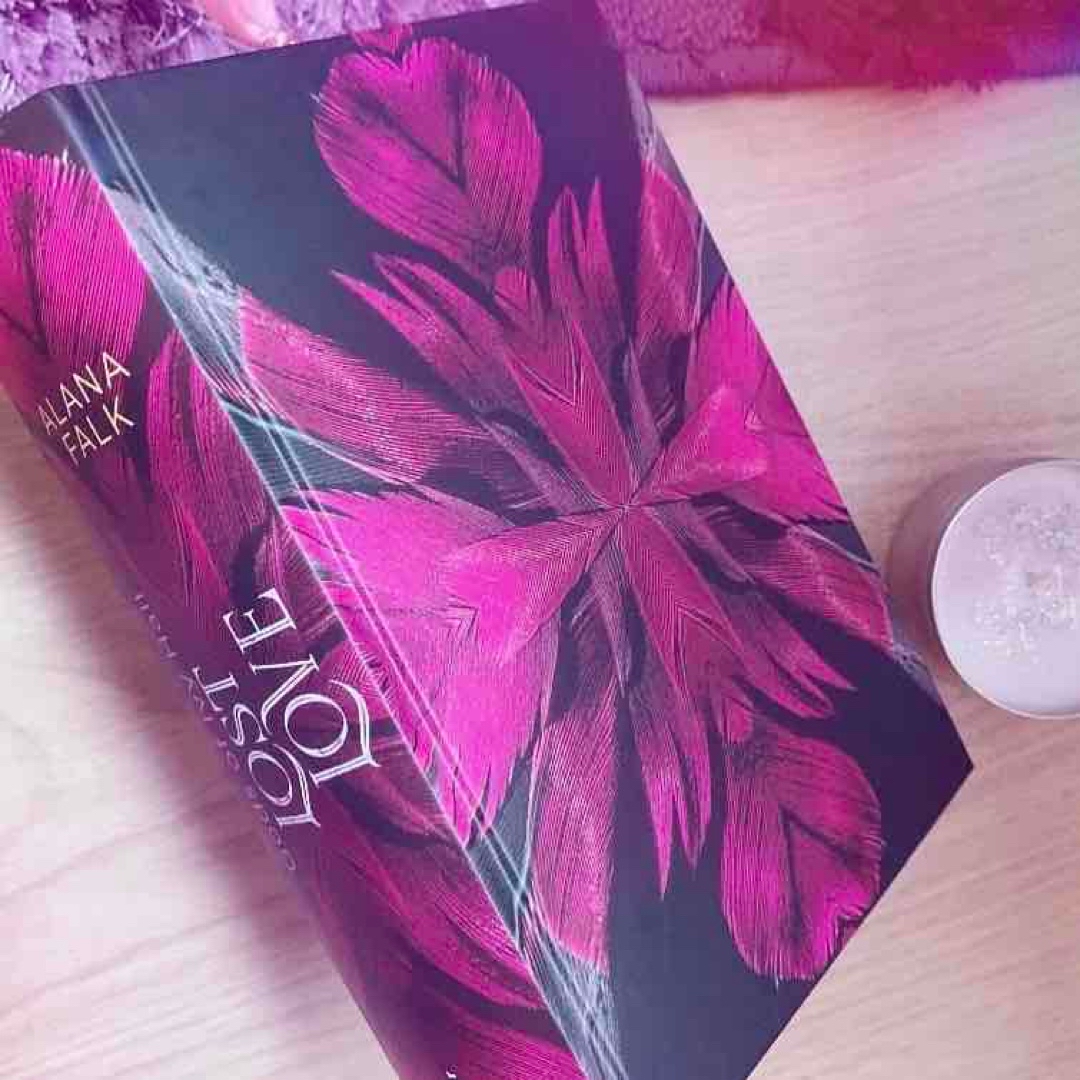 [Rezension zu Teil 1 auf freiwilliger Basis, wobei ich Teil 2 gewonnen hatte] 

Griechische Mythologie trifft Unileben ….
4/5 ⭐️