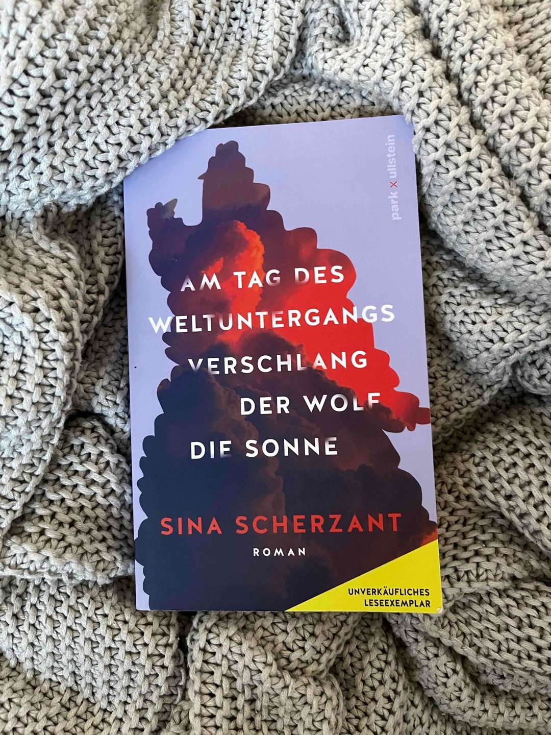 << Eine emotionale Geschichte übers Erwachsenwerden, wie man seine Trauer bewältigen kann und darüber, dass man die eigenen Bedürfnisse nicht immer hinter die der anderen stellen sollte. >>