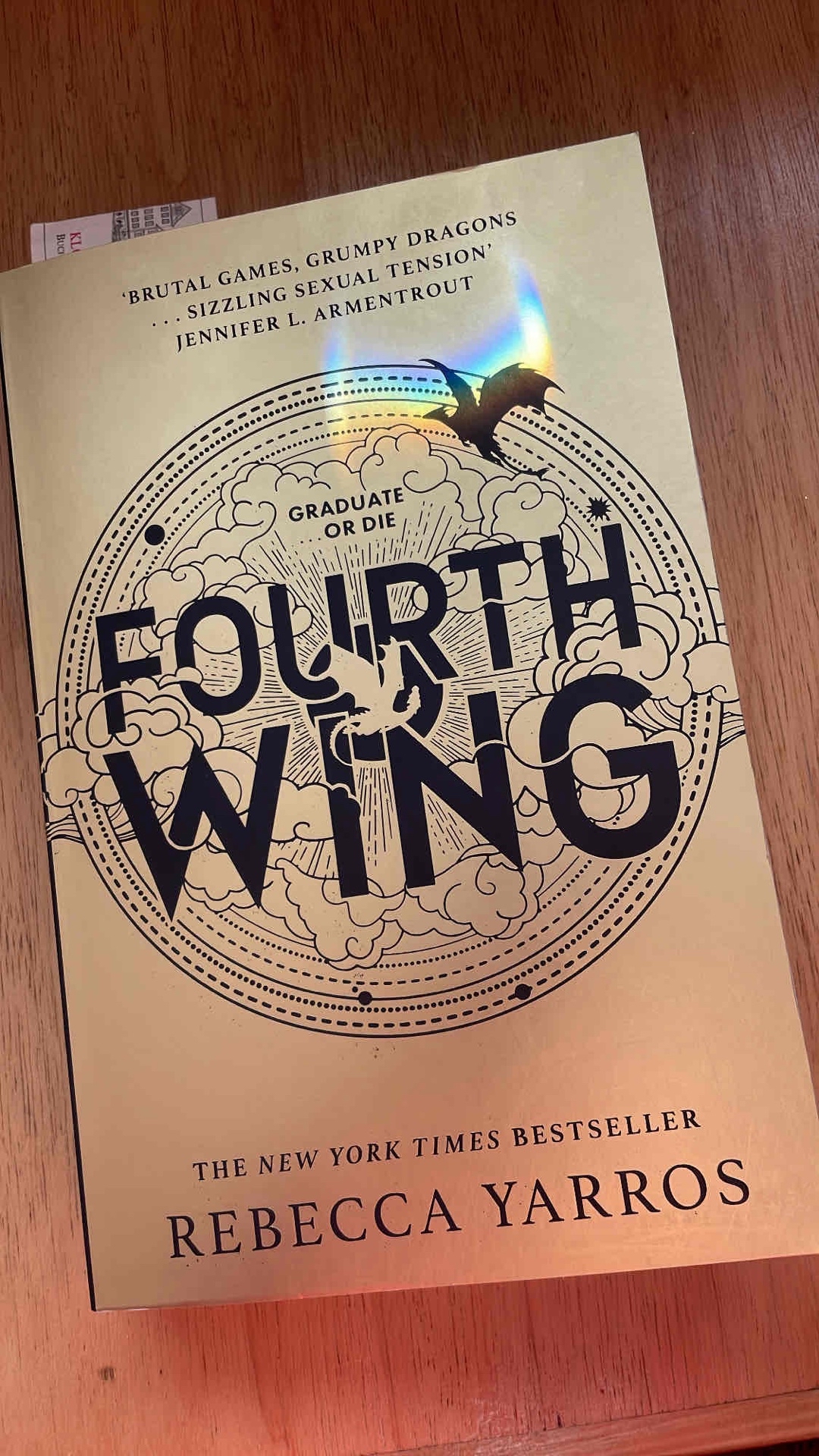 Dieses Buch hat mich von der ersten Seite an gecatcht. Das ist ein mega krasser Fantasymix aus Tribute von Panem- Harry Potter und Game of Thrones Vibes, AND I LOVE IT! 