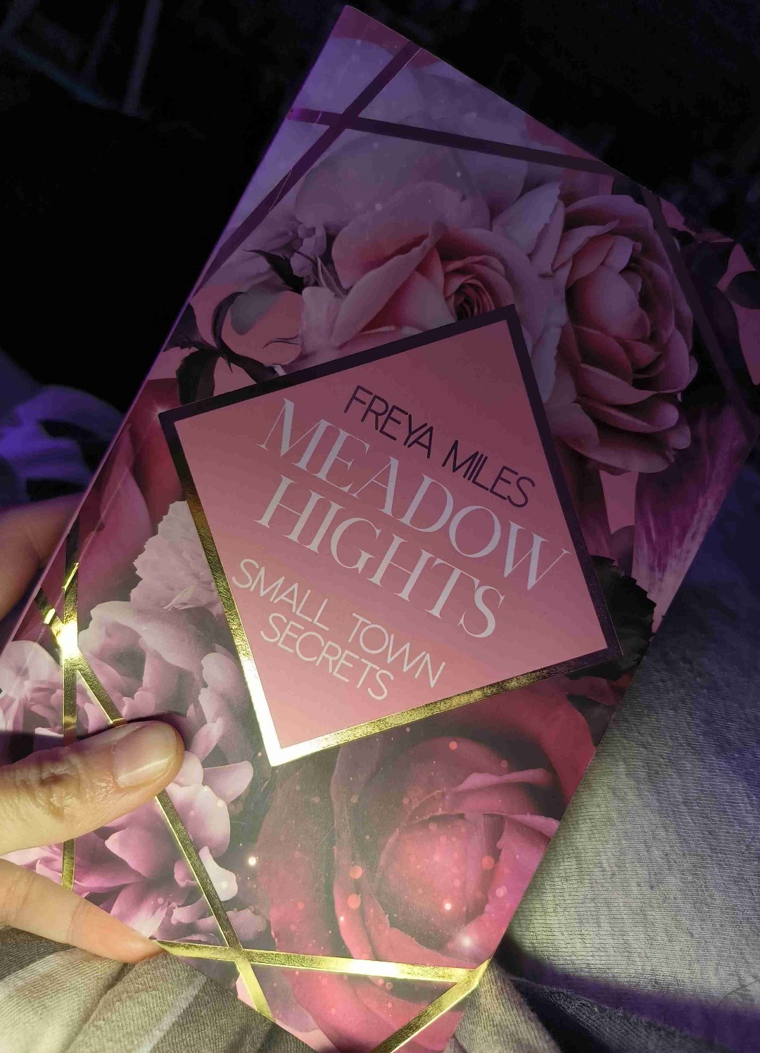 So eine schöne Geschichte. Ich liebe den Kleinstadt Vibe ✨🥰 Ein absolutes Wohlfühlbuch und ich freue mich schon auf die Geschichte von Nick 🫶🏼