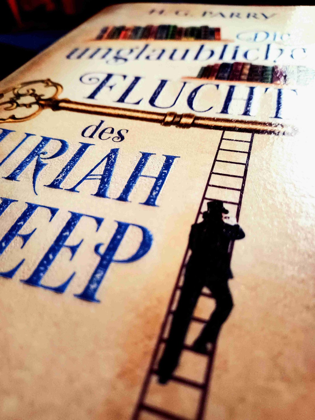 English: an incredible journey into the world of fiction!
German: eine unglaubliche Reise in die Welt der Fiktion!