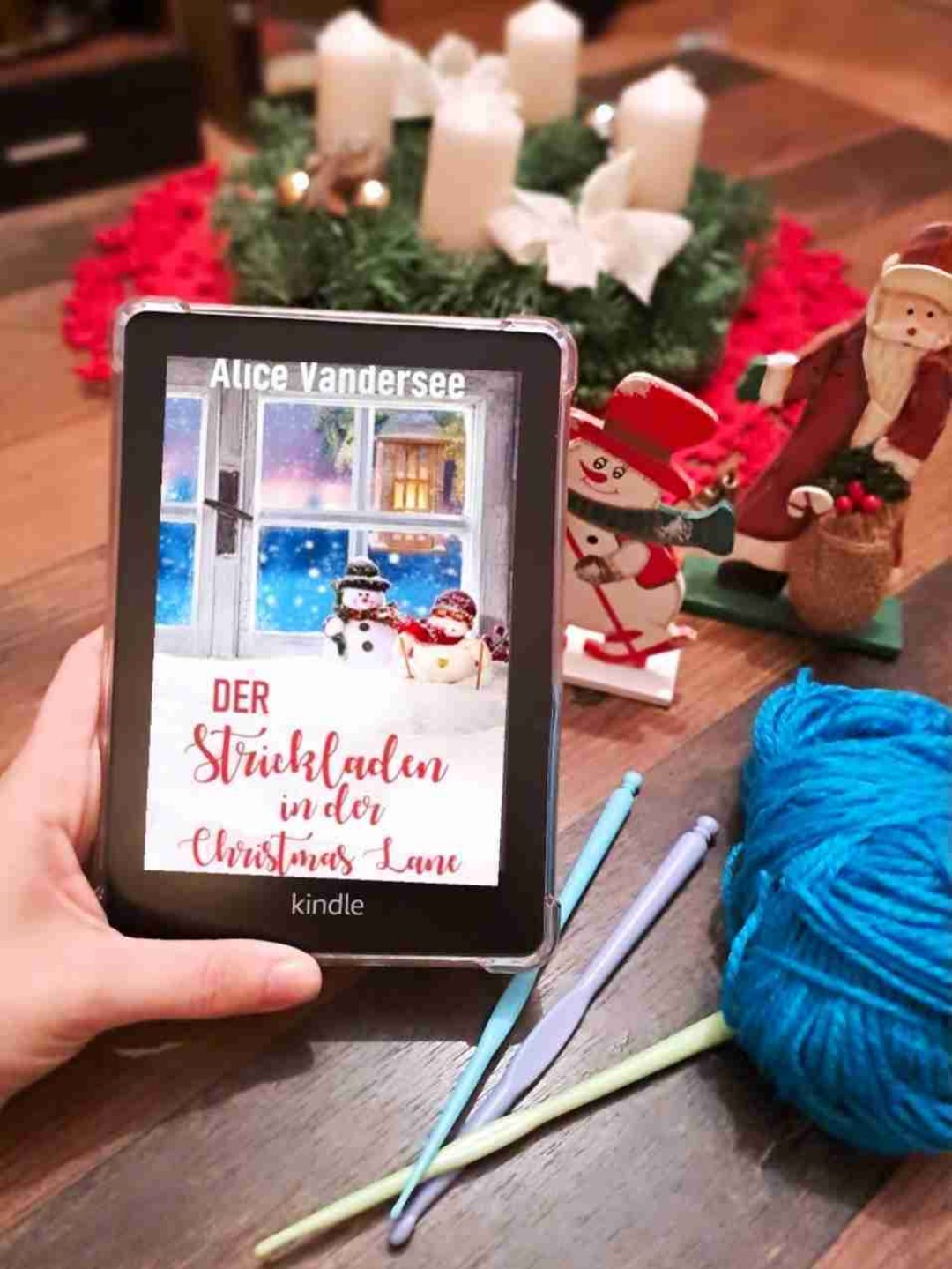 🌟Rezension🌟
Ich habe "Der Strickladen in der Christmas Lane" von Alice Vandersee beendet 🥰
•
Die Geschichte gefiel mir wirklich gut und der Name für die Straße "Christmas Lane" finde ich bezaubernd. Die Protagonisten waren mir sympathisch und dennoch war zu wenig Tiefe dabei. Ich hätte gern etwas mehr über die beiden erfahren. Ansonsten war es sehr winterlich und gemütlich. Ich mag ja immer etwas Spannung in Büchern. Die hat leider gefehlt und dennoch war es ein angenehmes Buch und eine Vorfreude auf die Winter und Weihnachtszeit 😍