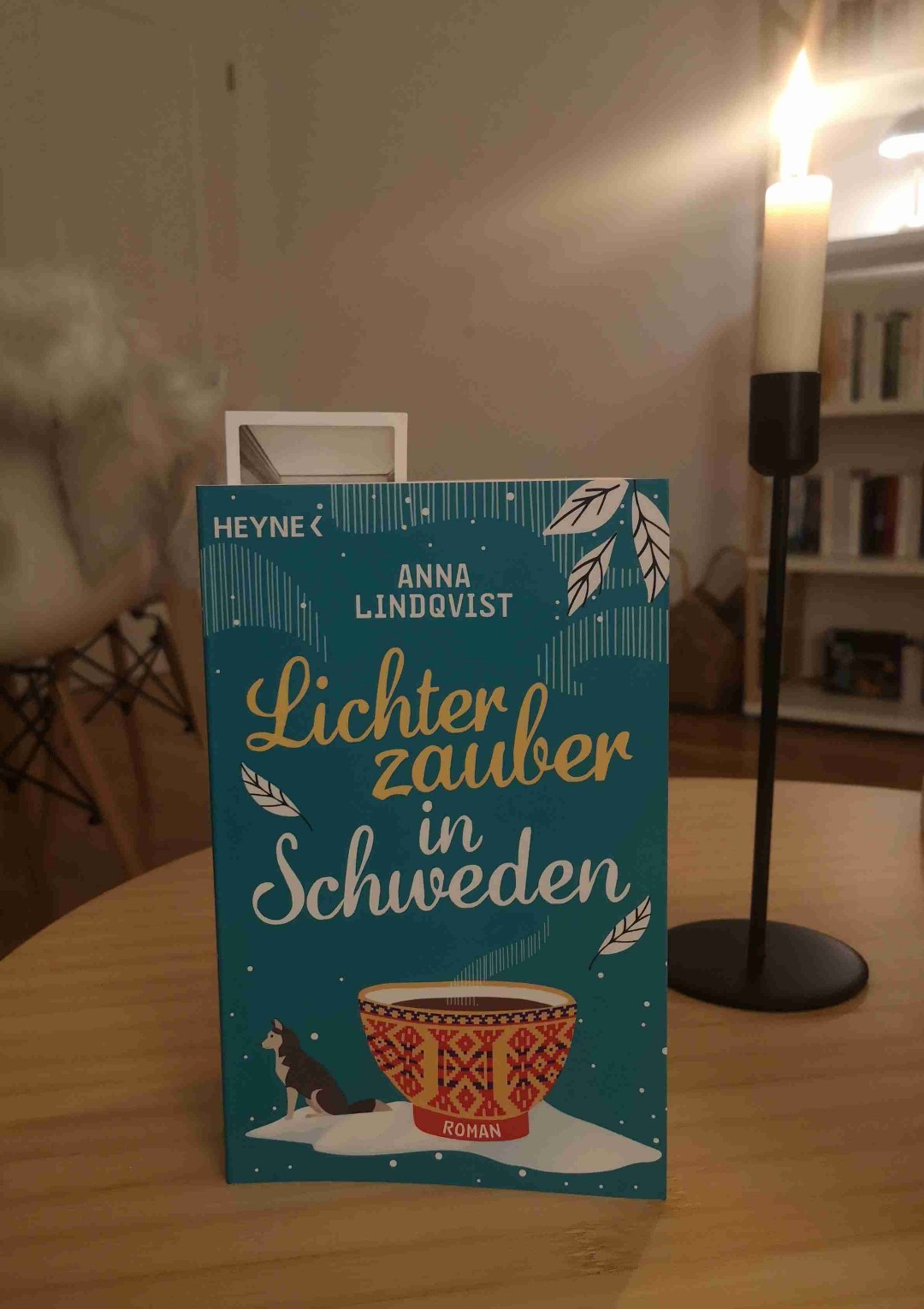 Während die Liebesgeschichte mich leider gar nicht packen konnte, fand ich den Kontext und die Hintergründe zu den Sámi sehr gut eingeflochten und ausgearbeitet. Deshalb bin ich trotzdem dran geblieben und konnte einiges mitnehmen.