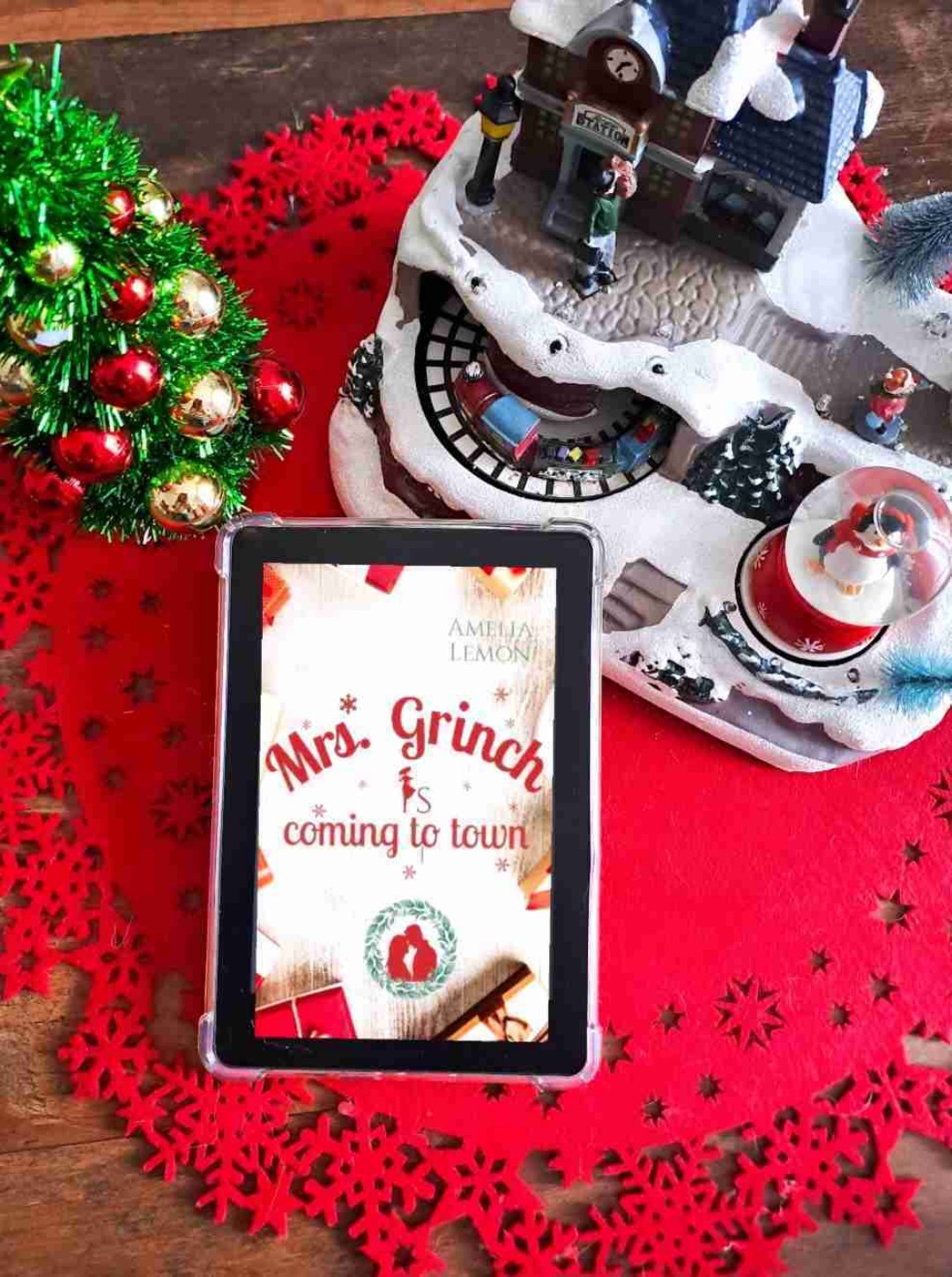 🌟Rezension🌟
Ich habe "Mrs Grinch is coming to town" von Amalia Lemon beendet 🥰
•
Anfangs war mir die Protagonistin nicht wirklich sympathisch, hat sich aber mit der Zeit geändert. Eine wirklich romantische und humorvolle Geschichte mit witzigen Dialogen und einem schönen Happy End🥰 Der Schreibstil war super einfach und flüssig zu lesen 😊 und das Cover finde ich wirklich sehr schön 😍