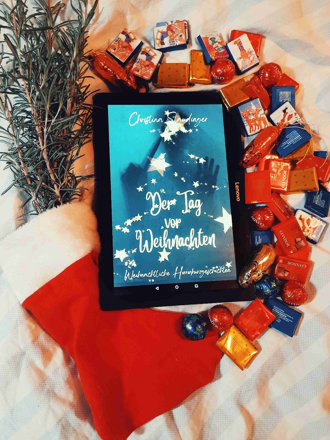 🌲 Der Tag vor Weihnachten von @christinastaudinger_schreibt ❄️☃️🔪
Wieder einmal schafft es die Autorin, meinen Puls auf Hochtouren arbeiten zu lassen. Wer sich ein verschneites Setting und gruselige Weihnachtshits wünscht, wird hier reichlich beschenkt. Und ob das immer gut ist? Findest es selbst raus!!! Von mir gibt es für diese atmosphärischen Thriller-Kurzgeschichten volle 5 Sterne ⭐️⭐️⭐️⭐️⭐️ Ho,Ho,Ho ... 🩸
#bookstagram #christmasvibes #bookaholic #christinastaudinger #thriller #booknerd #bookworm #kurzgeschichten #bücherliebe #booklover #author #bookies #authorssupportingauthors #xmas #sweets #bookaddict