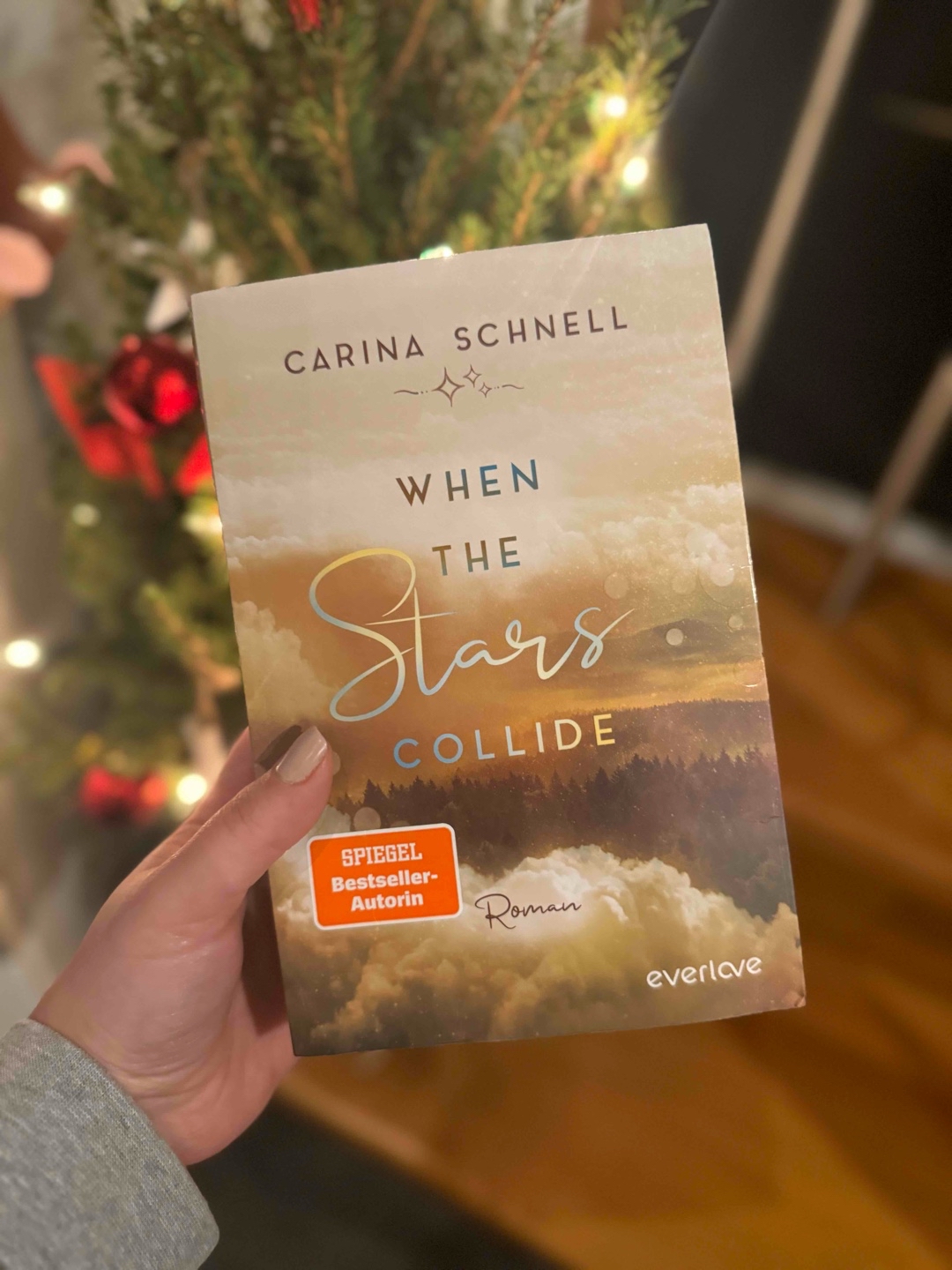 Das beste kommt bekanntlich zum Schluss. So auch bei dieser Reihe von Carina Schnell. 
Ich habe noch ca 60 Seiten vor mir und doch weis ich jetzt schon dass dieses Buch aus der Reihe mein Liebling ist! 