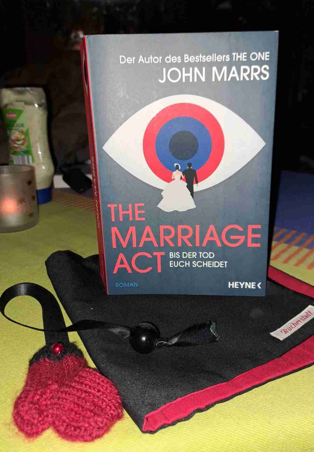 Mein lieber Herr Gesangsverein...

Da schnapp ich mir einfach mal ohne große Hintergedanken ein Buch aus dem RuB, wirkt sehr dick  ist aber mit ca. 560 noch recht annehmbar, die Story klingt interessant....

... und dann haut mich das alles echt um. Ist gruselig  weil doch sehr an unserer Realität dran. Und die Figuren und ihr Leben geht zumindest mir zum Teil unter die Haut. 

Hat er gut geschrieben, der Autor und für mich eins der besten in 2023!