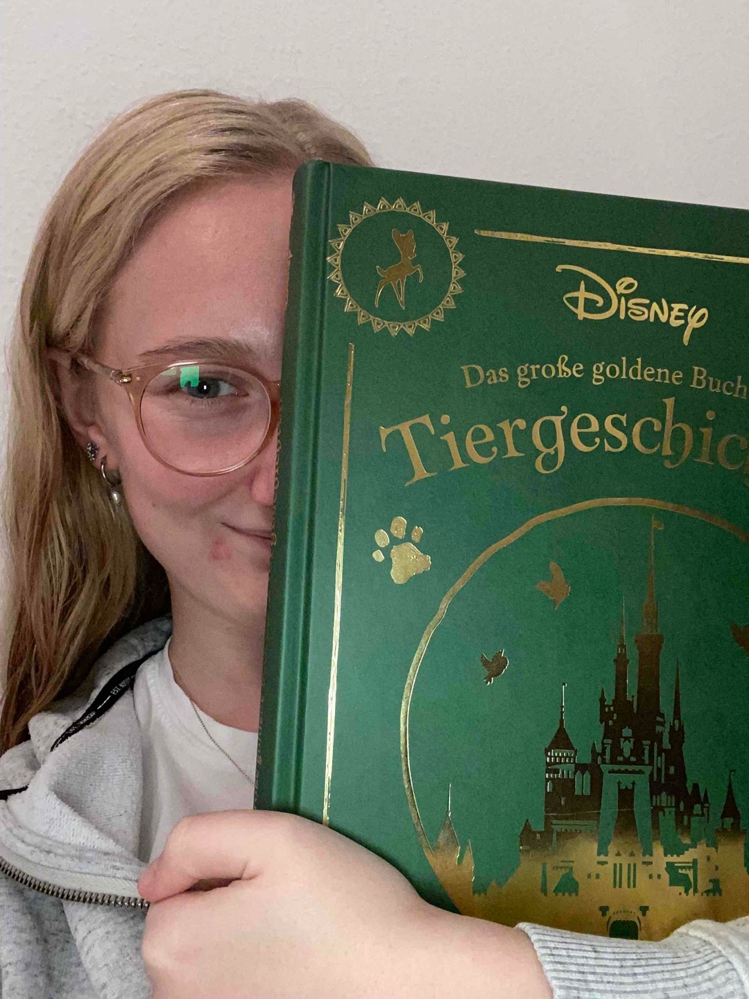 Das dritte Buch, welches ich aus dieser Reihe beendet habe und ich liebe die Bände jedes Mal aufs Neue! 🥰