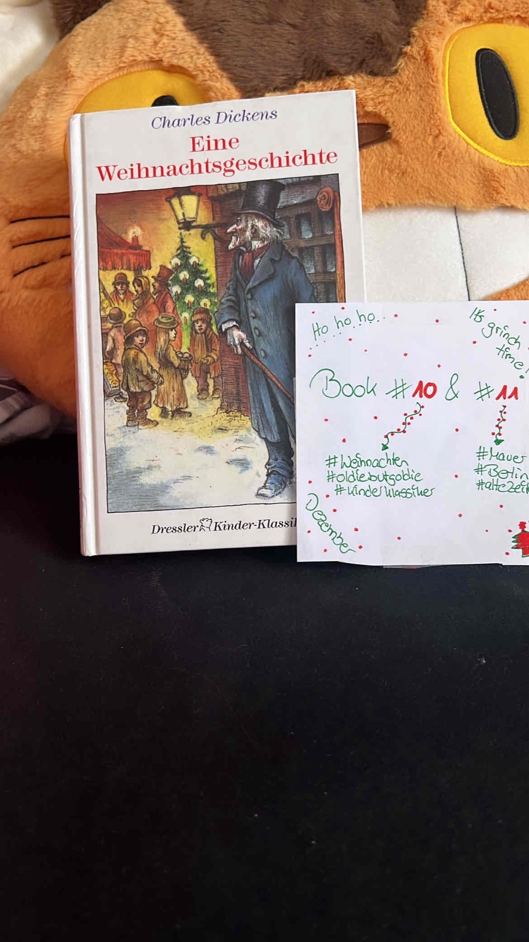 Ein Weihnachtsklassiker, den man zumindest einmal gelesen haben sollte. Dieses Exemplar wurde mir in einem Buchkalender geschenkt 💝