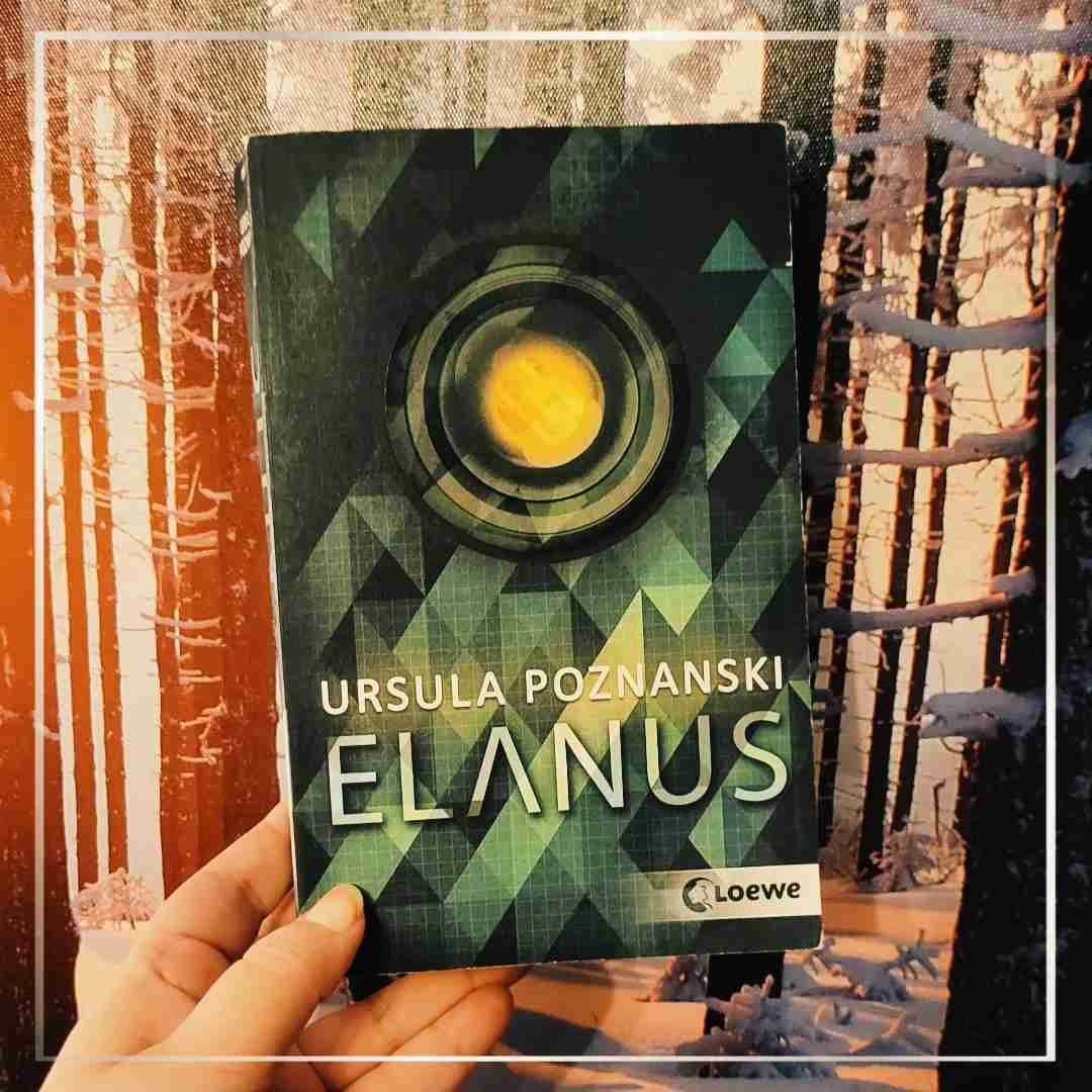 Hin und wieder lese ich Ursula Poznanskis Jugendthriller sehr gerne und auch Elanus lies sich sehr gut lesen ohne "zu" jugendlich rüberzukommen.
Anfangs ist Jona mit seiner fast schon autistischen Art nicht gerade sympathisch, ich fand seine Gedankengänge allerdings sehr interessant und mit der Zeit wird man auch gut mit ihm warm.
Die ganze Geschichte artet schnell aus, da Jona offensichtlich mit seiner Drohne ein Verbrechen aufdecken könnte, von dem er aber selber noch gar nichts mitbekommen hat. Also heißt es herauszufinden, was der Zusammenhang all der Merkwürdigkeiten und Drohungen ist. Dabei wird es immer wieder sehr spannend und auch das Ende hat mir gut gefallen.