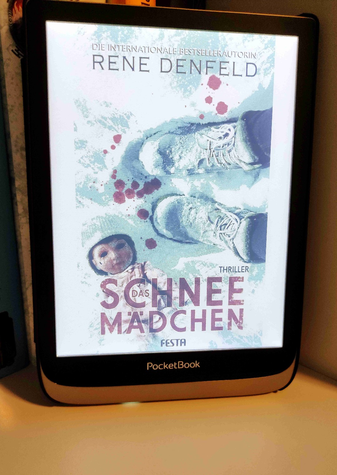 Sehr gut recherchiert, Autorin war selbst Ermittlerin. Triggerwarnung: Kindesentführung und Kindesmissbrauch.