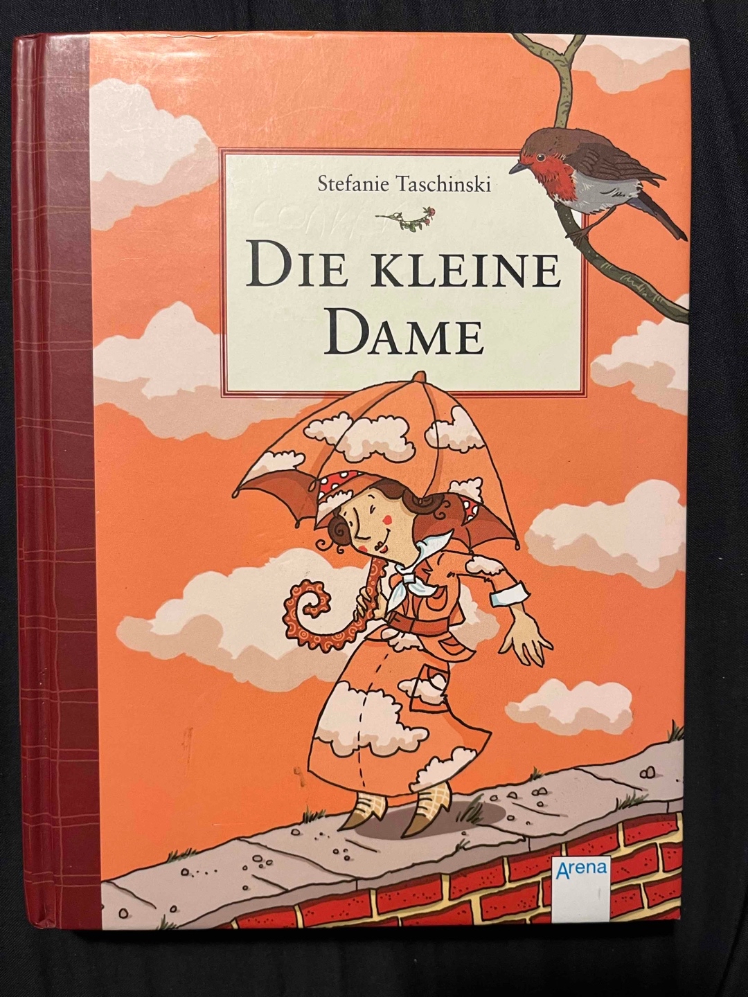 Sehr zu empfehlen, lesenswert ⭐️
Das Buch eignet sich für alle Kinder die Interesse an spannenden und neuen Abenteuern haben 😊
Ein schönes Buch für Kinder ab 8/9 Jahren. Die Kinder sollten gut lesen können, da es nicht ganz so groß geschrieben ist wie andere Bücher für Lesebeginner. 📚