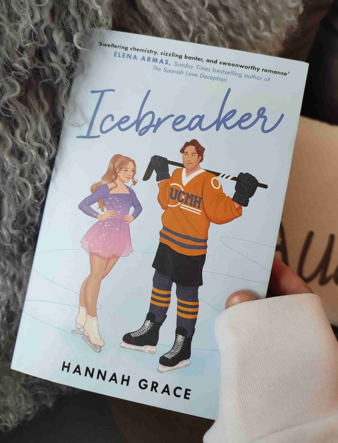 Liebe die beiden zusammen
Nathan🥵
Manchmal etwas zu langatmig, aber sonst liebe ich dieses Buch!🐢💨