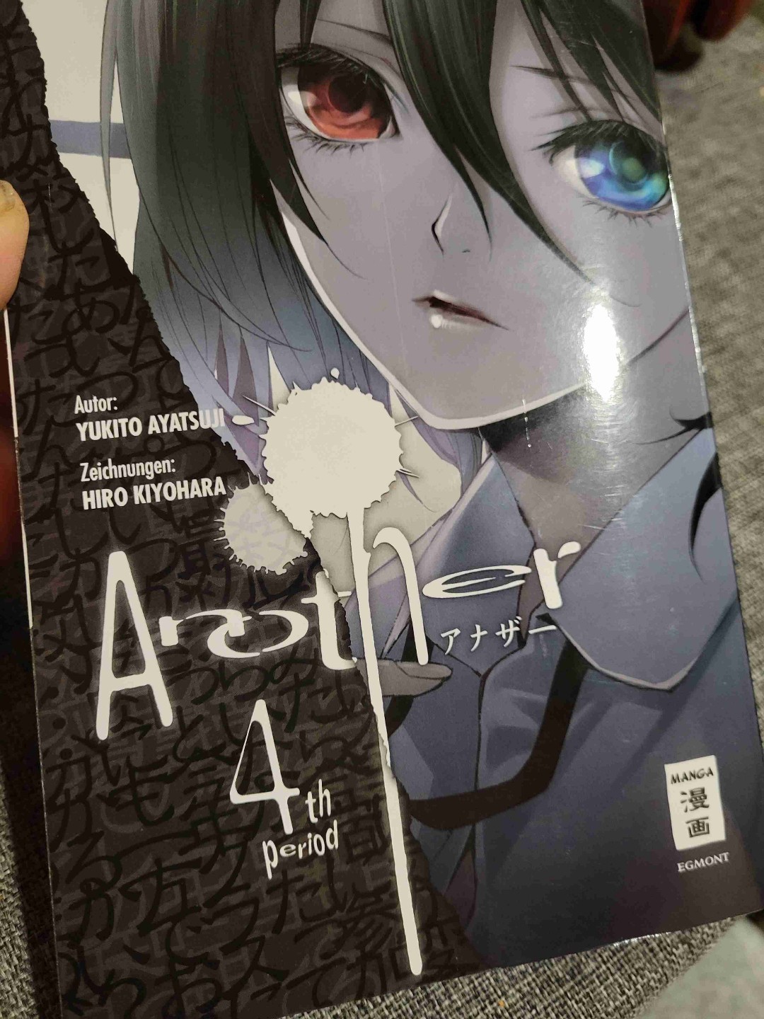 Auch Band 4 beendet. Eine richtig tolle Manga Reihe. Die Spannung wird konstant oben gehalten und man rätselt so mit. Hammer. Bin begeistert
