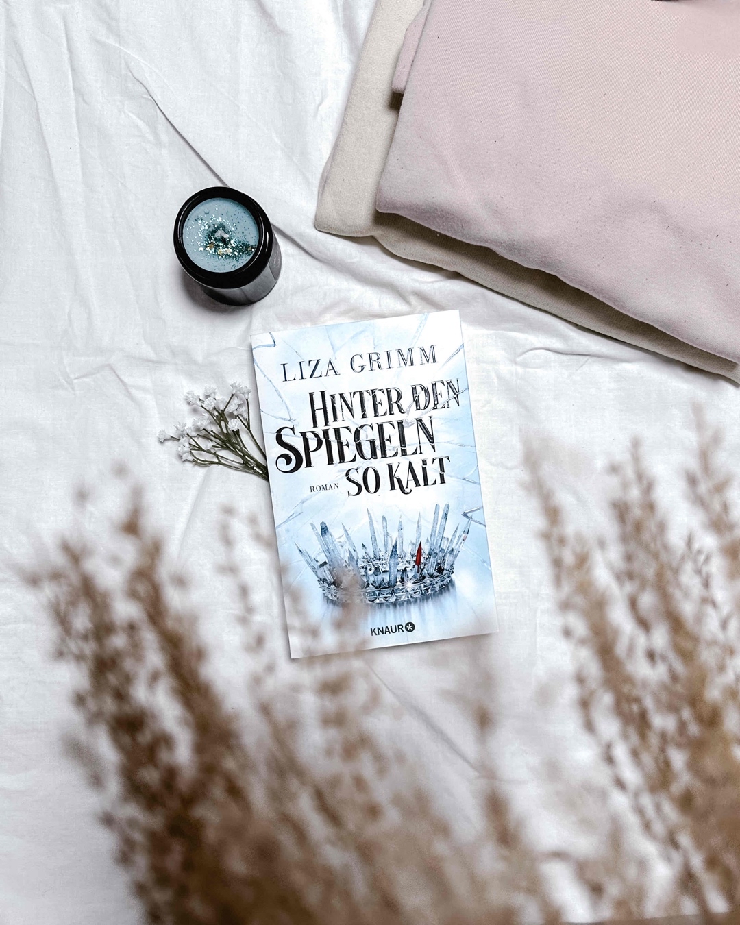 „𝐹𝑖𝑛𝑔𝑒𝑟 𝑎𝑢𝑠 𝐸𝑖𝑠.“ - Hinter den Spiegeln so kalt (𝘚𝘦𝘪𝘵𝘦 11)
•
