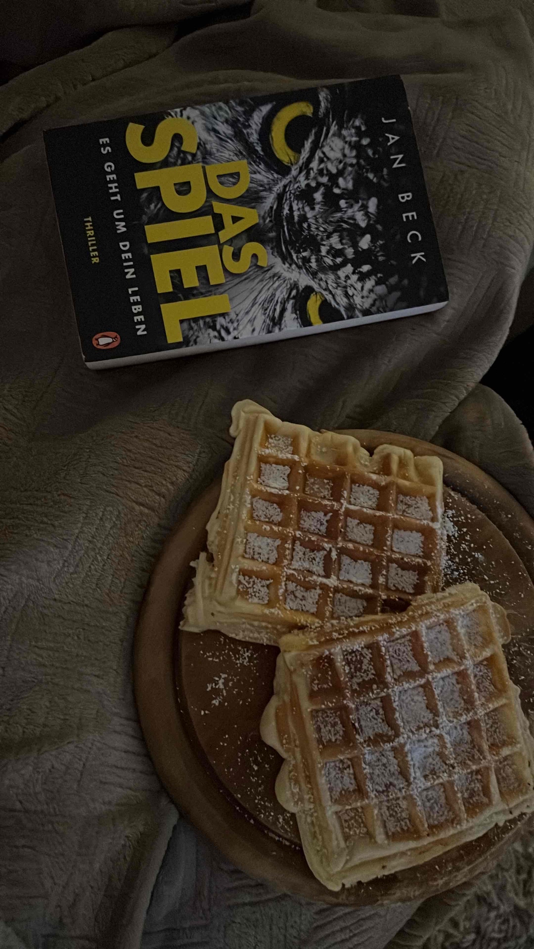 Das Buch hat einen tollen Einstieg, spannend und spektakulär. Leider fand ich das Ende zu abgedriftet.