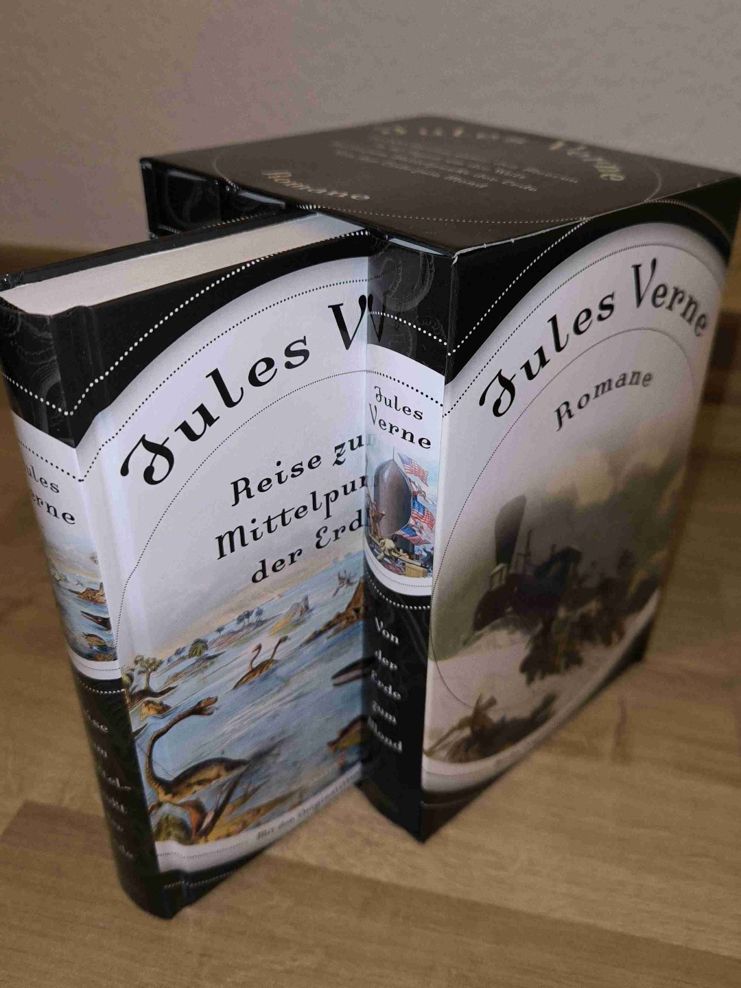 Das Buch nimmt den Leser mit auf eine spannende und gleichzeitig irrwitzige Reise. Unterhaltsamer Klassiker und Science-Fiction-Vorreiter.