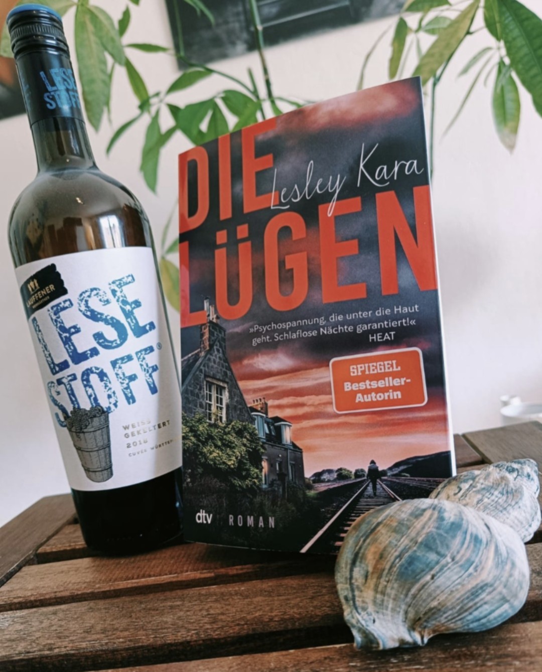 Eine klare Kauf- und Leseempfehlung für alle die gerne etwas Spannung in Romanen mögen.