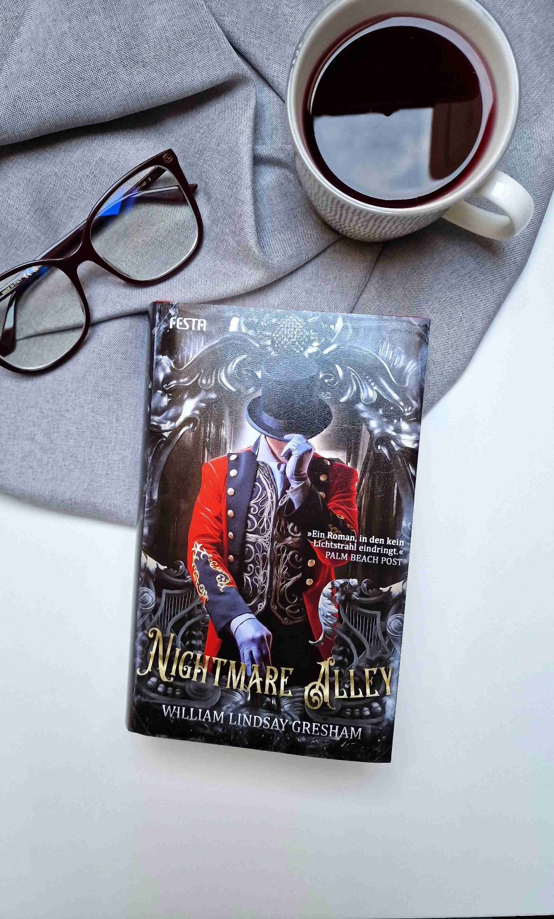 Für mich leider nur ein mittelmäßiges Buch, obwohl ich den Vibe der damaligen Zeit und die Idee dahinter mochte.